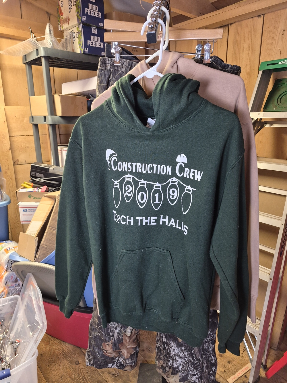 Gildan Dark Green 'Construction Crew 2019' Graphic Crewneck Sweatshirt Bin 58